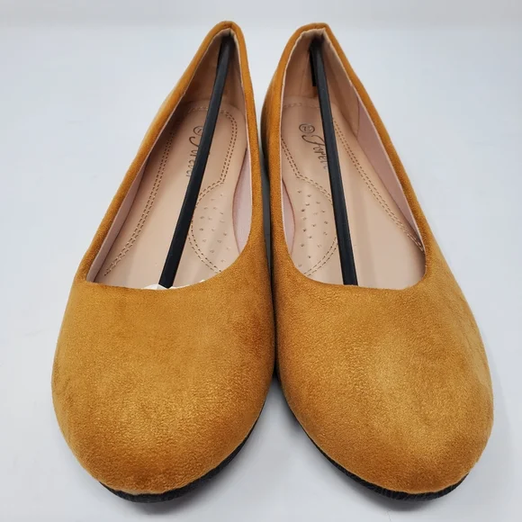 Forever Flexible-23 Tan Flats - Picture 5 of 8